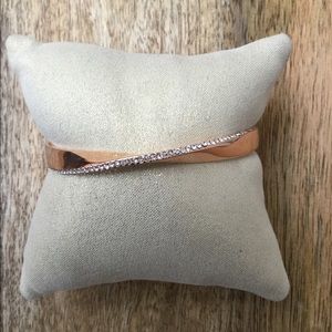 KATE SPADE TWIST HINGED BANGLE